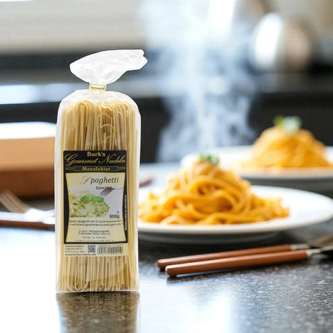 Ein Teller voll dampfender Spaghetti von der Firma Burks