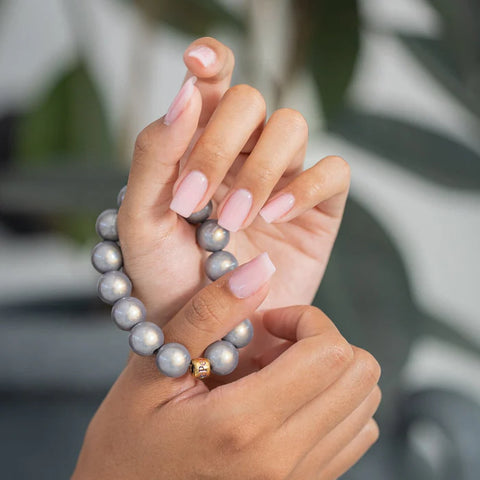 Original Magic Pearl Armband in der Farbe Taupe im Sauerland