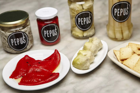 Spanische geröstete Paprika im Glas