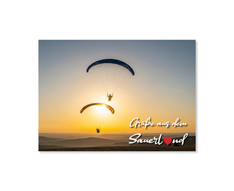 Wunderschöne Postkarte mit dem Motiv "Paragliding - Gleitschirmflieger - Grüße aus dem Sauerland