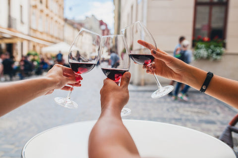 In der Rubrik Rotwein finden Sie eine feine Auswahl an nationalen und internationalen Top-Weinen.