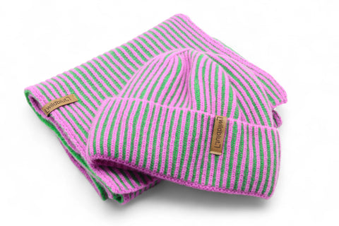Hochwertiges Set aus Strickmütze und Schal  aus 100 % feinster Merinowolle, gefertigt in Deutschland. Farbe Pink-Grün