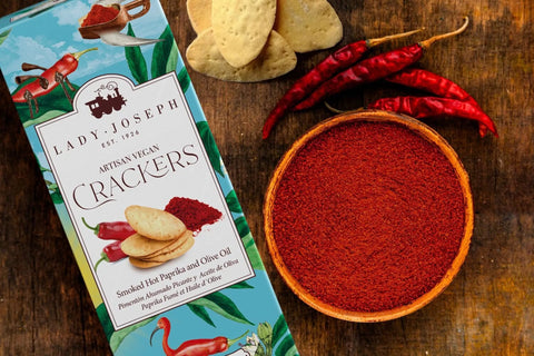 Knusprige Paprika Cracker mit einem intensiven Raucharoma. Hergestellt in Spanien