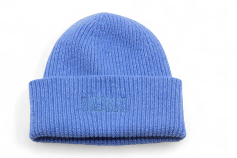 Sehr schöne und hochwertige Strickmütze aus 100 % feinster Merinowolle, gefertigt in Deutschland. Farbe hellblau