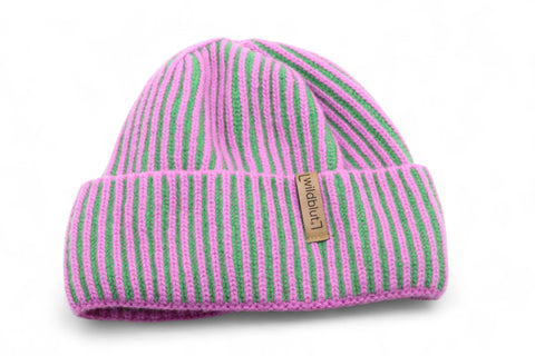 Sehr schöne und hochwertige Strickmütze aus 100 % feinster Merinowolle, gefertigt in Deutschland. Farbe Pink-Grün