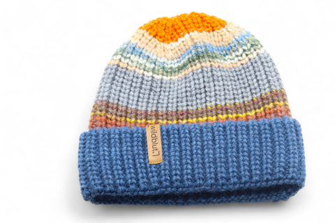 Sehr schöne und hochwertige Strickmütze in der Farbe Multicolor Blau gefertigt in Deutschland. 