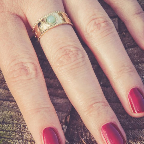 Wunderschöner Ring aus Edelstahl, 14 Karat vergoldet mit hellblauem Naturstein