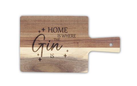 Schneidebrett aus Akazienholz mit Gravur Home is where the Gin is ca. 35 cm x 20 cm x 1,5 cm